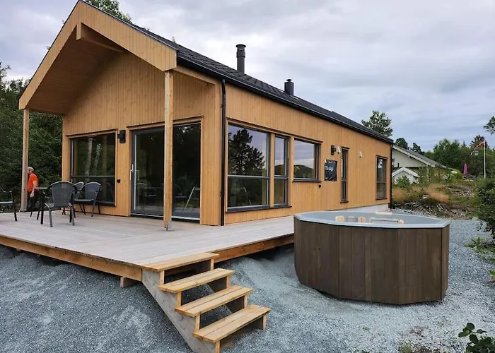 Nyoppfort Hytte Med Badestamp